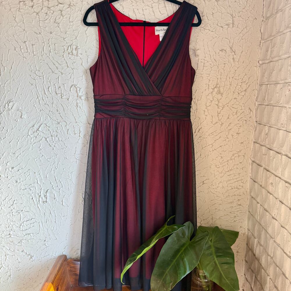 NorthStyle Burgundy Black Overlay Dress Women 14P Petite Sleeveless Ruched Waist - Picture 1 of 12